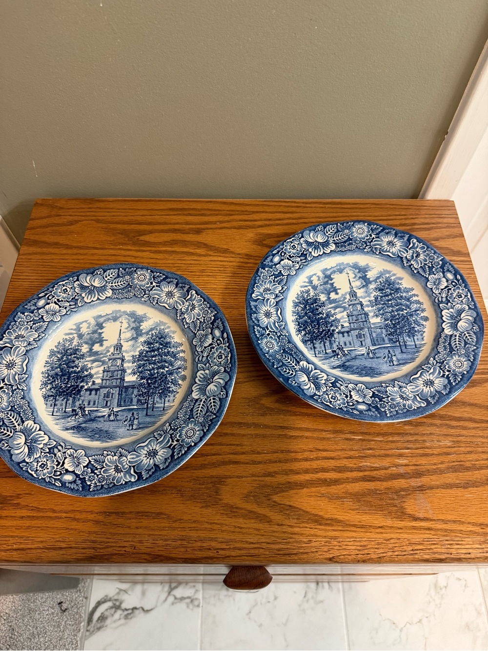 2 Liberty Blue Historic Colonial Scenes Independence Hall 9.75” Dinner Plates